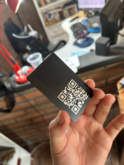 Tarjeta NFC de metal con diseño personalizado por grabado laser + Tarjeta de presentación virtual